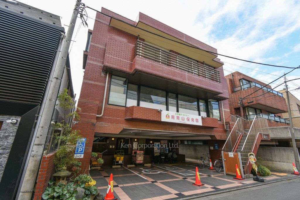 南青山246ビルの写真 外観ひき