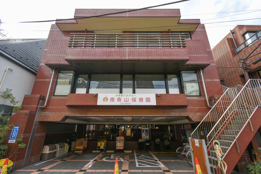 南青山246ビルの写真 外観ひき