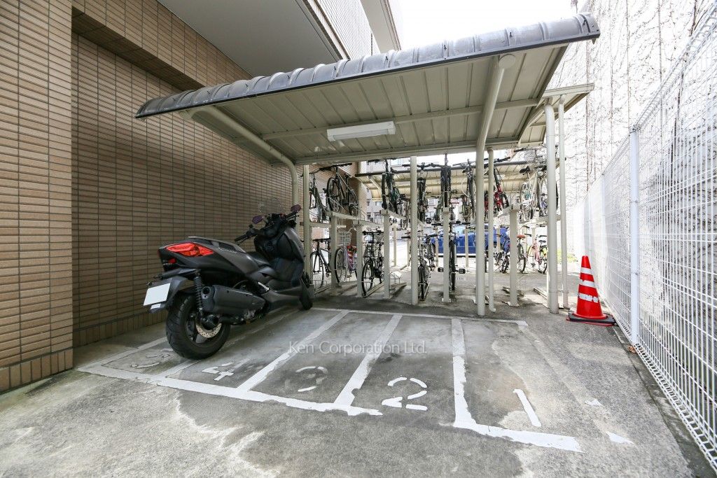  バイク置き場