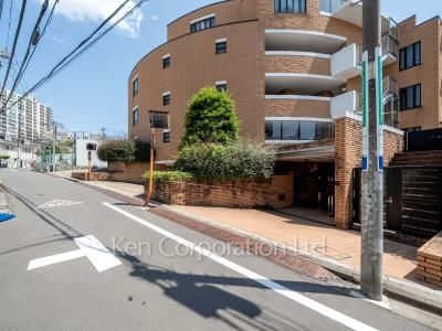 ラ・コリーヌ神宮前の写真 前面道路