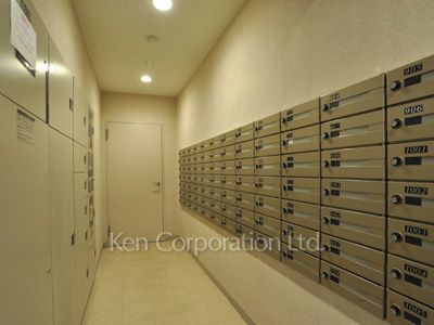 フリーディオ四谷三丁目の写真 郵便受け・宅配ボックス