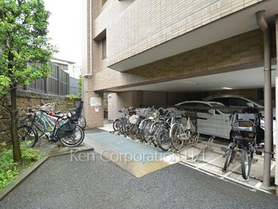 秀和青山神宮前レジデンスの写真 駐輪場