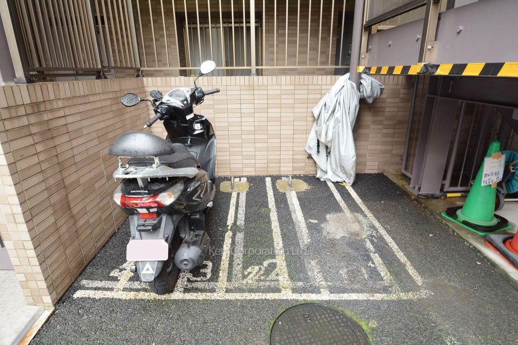 秀和青山神宮前レジデンスの写真 バイク置き場