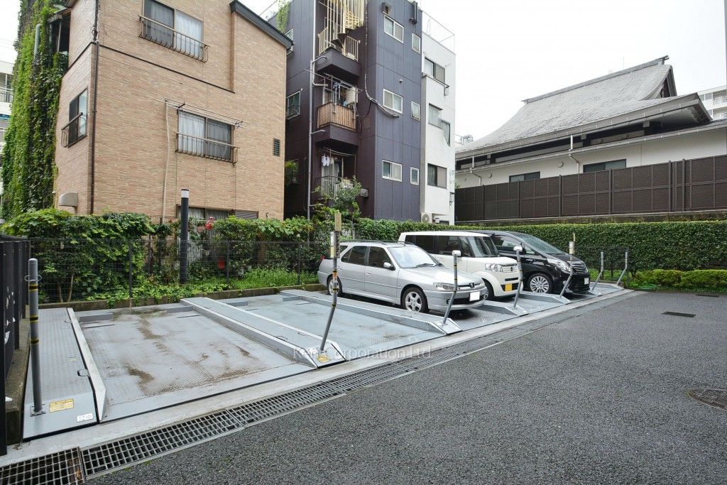 秀和青山神宮前レジデンスの写真 駐車場