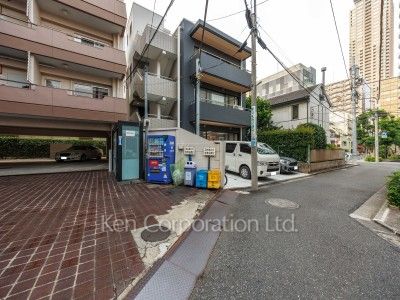 南青山コンドの写真 前面道路