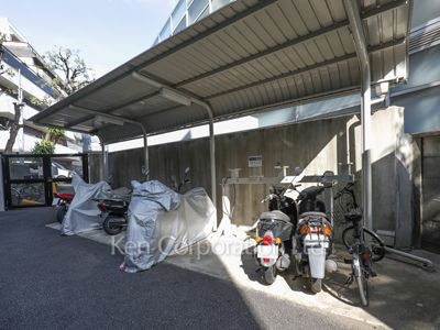  バイク置き場