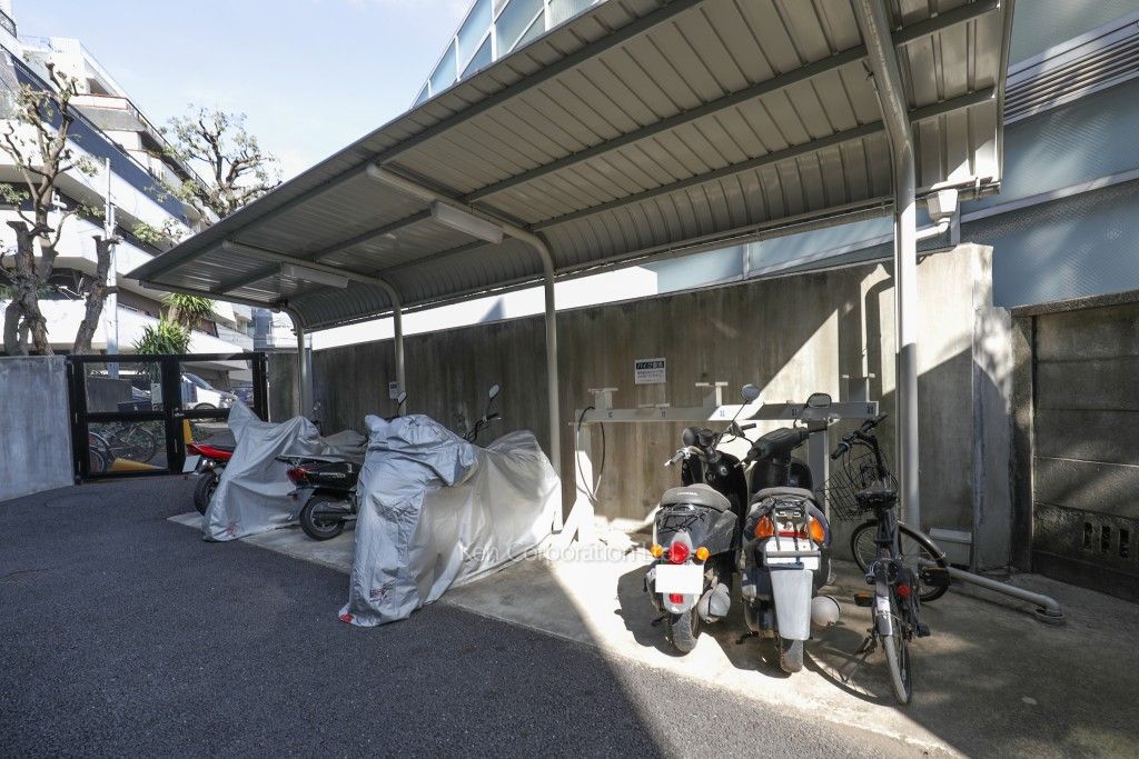  バイク置き場