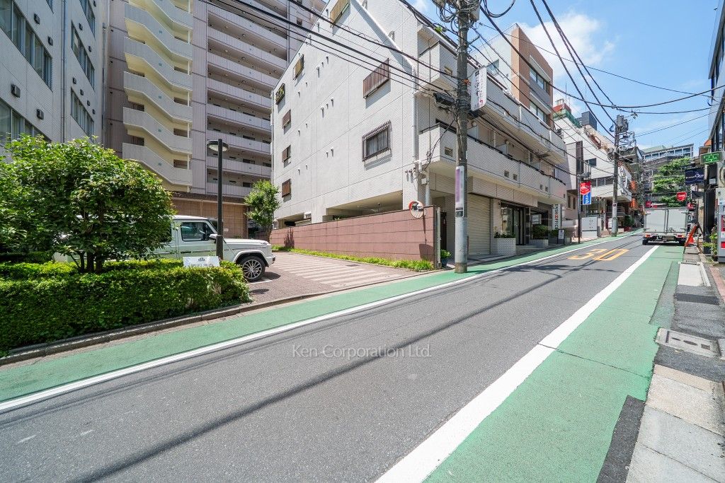 秀和溜池山王レジデンスの写真 前面道路