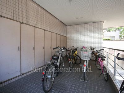ドウェリング払方の写真 駐輪場