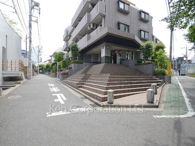 クレアホームズ神宮前の写真 前面道路