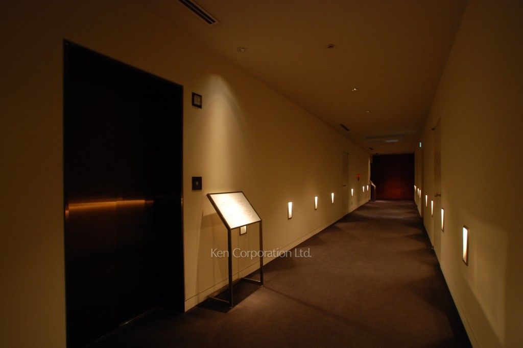  1階エレベータ前の廊下  ※写真の無断転載禁止