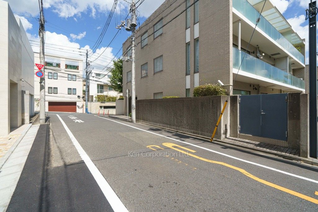 ル・カルム広尾の写真 前面道路