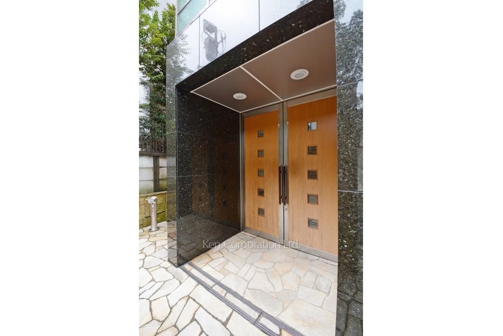 クレマージュ南青山の写真 外観より