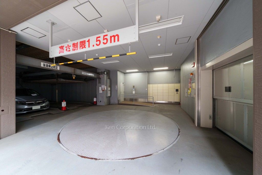 ソプラタワーの写真  駐車場