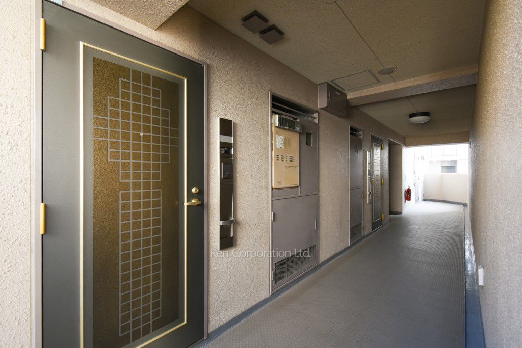 ライオンズプラザ池田山の写真 共用廊下