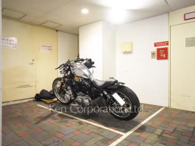  バイク置き場