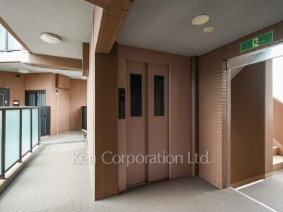ライオンズステージ麻布の写真 共用廊下