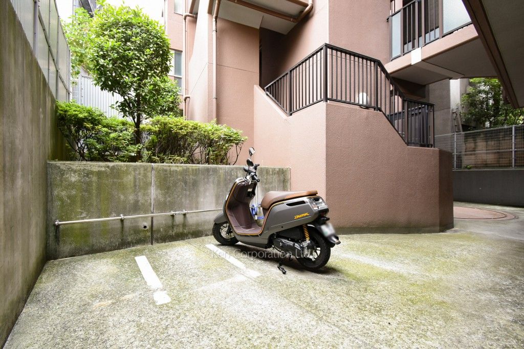 ライオンズステージ麻布の写真 バイク置き場