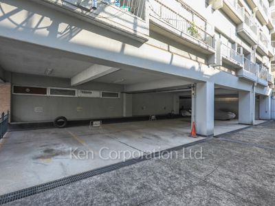 スリースターズマンションの写真 駐車場