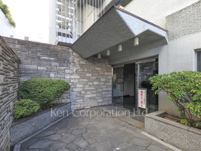 スリースターズマンションの写真 外観より