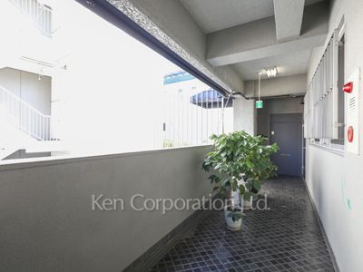 スリースターズマンションの写真 共用廊下