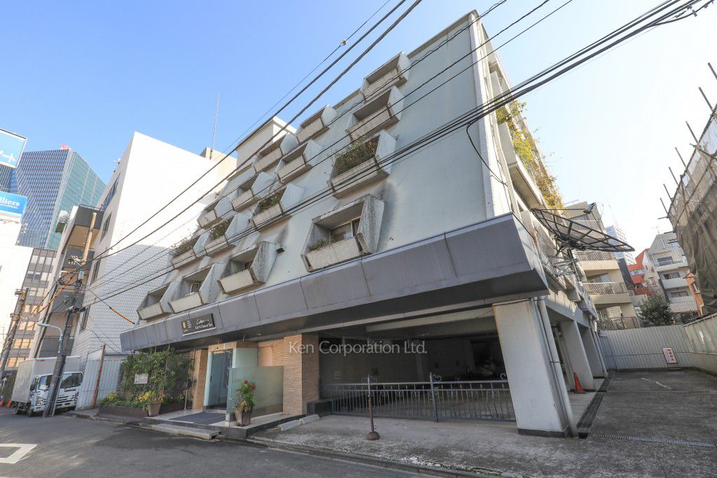 スリースターズマンションの写真 外観ひき