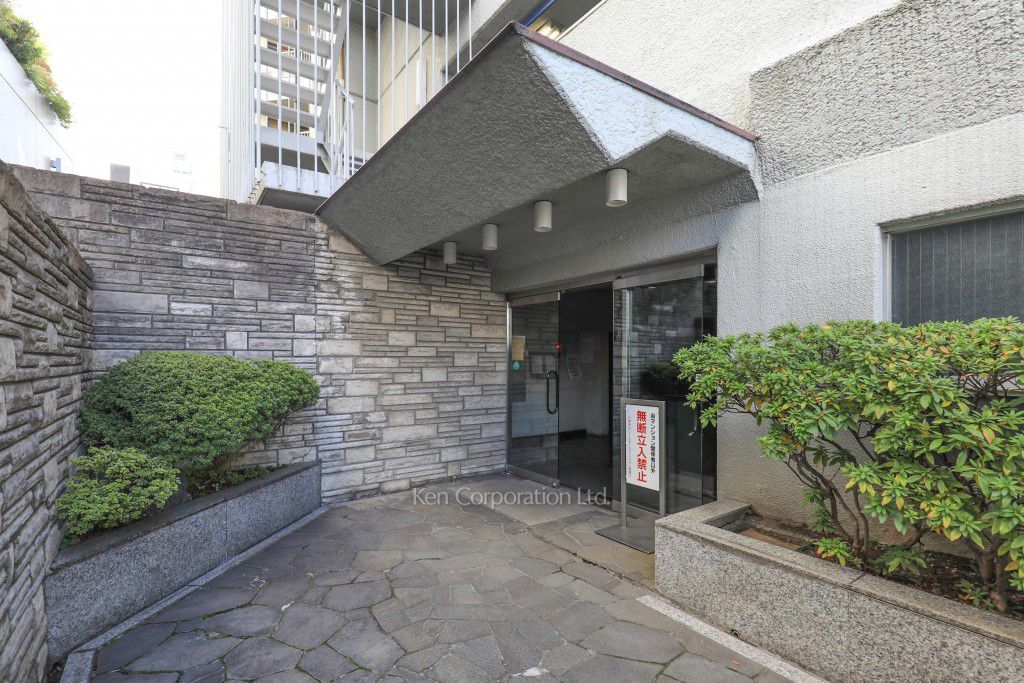 スリースターズマンションの写真 外観より