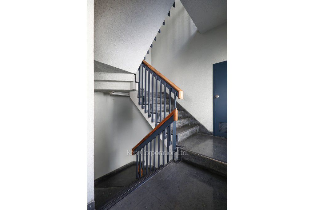 スリースターズマンションの写真 共用階段