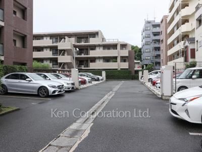 ヴェーゼント駒場公園の写真 駐車場
