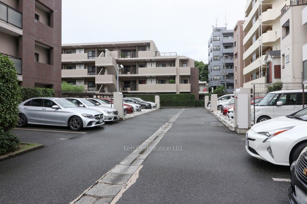 ヴェーゼント駒場公園の写真 駐車場