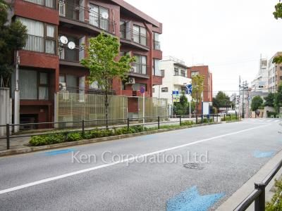 ライオンズマンション元麻布の写真 前面道路