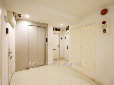 ライオンズマンション元麻布の写真 共用廊下