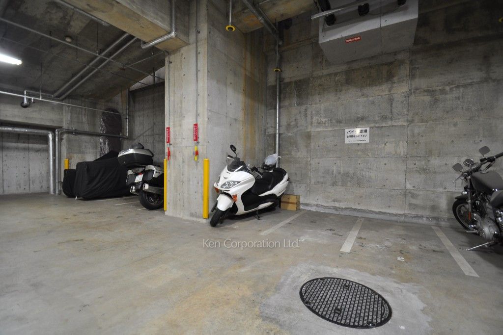 デューク・スカーラ日本橋の写真 バイク置き場