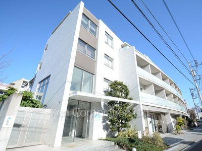 ストーリア神宮前の写真 外観ひき