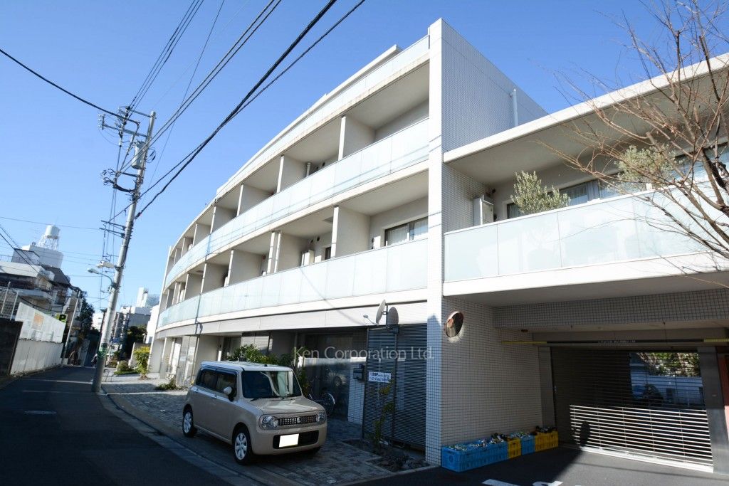 ストーリア神宮前の写真 外観ひき