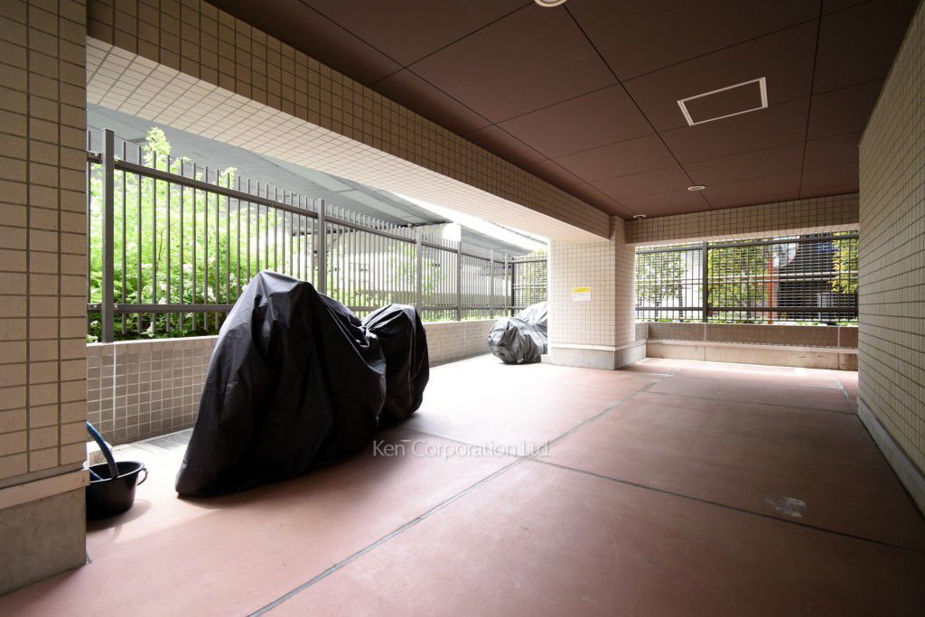 ドゥーエ日本橋の写真 バイク置き場