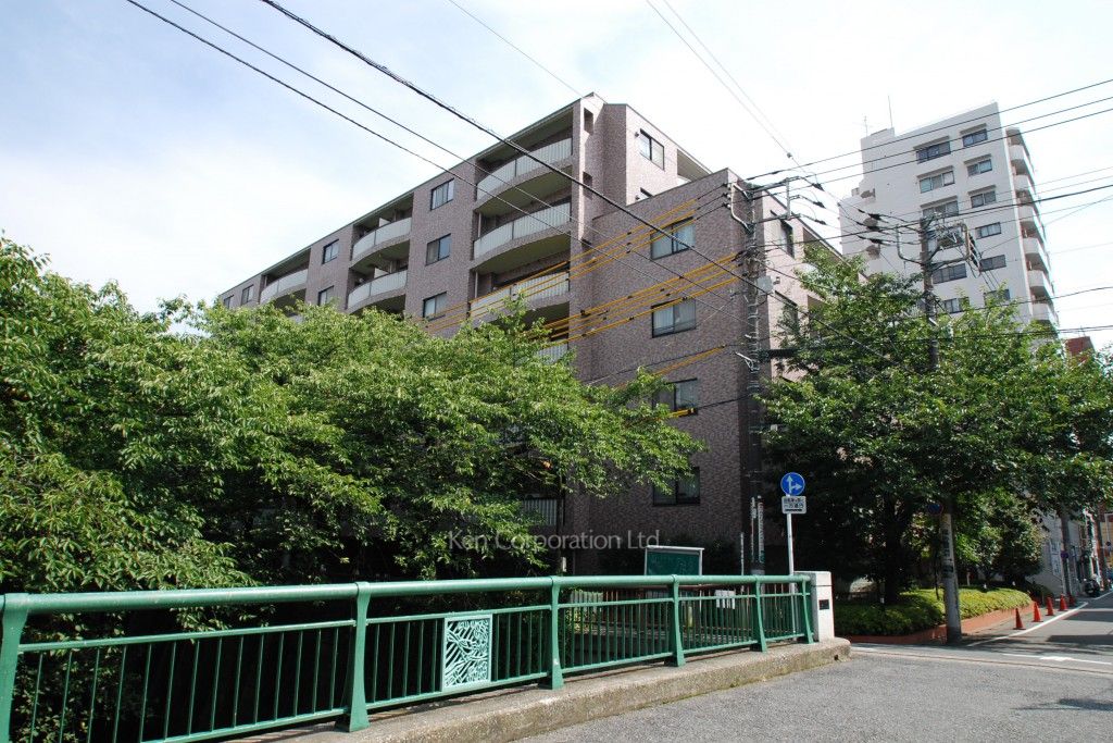 クレッセント目黒青葉台の写真 外観ひき