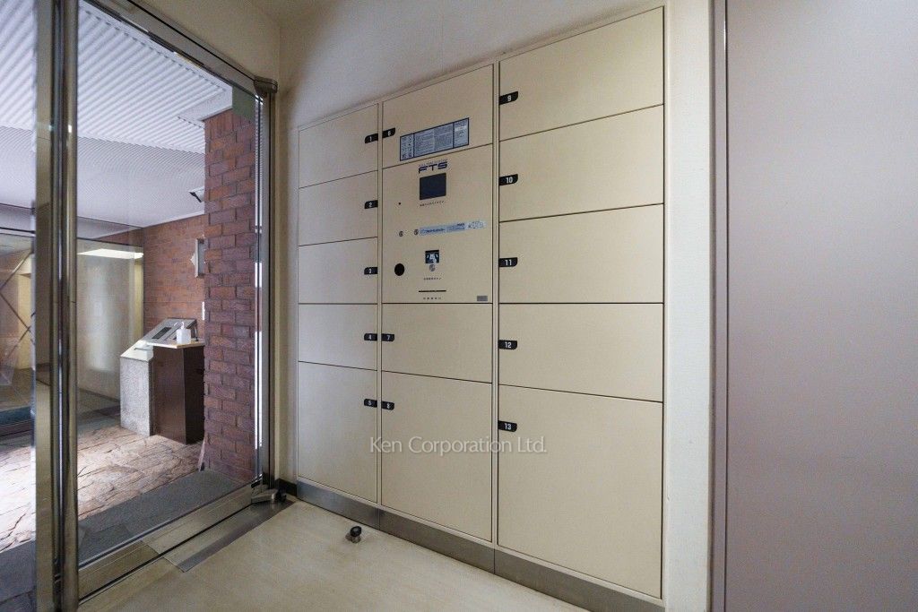 クレッセント目黒青葉台の写真 宅配ボックス