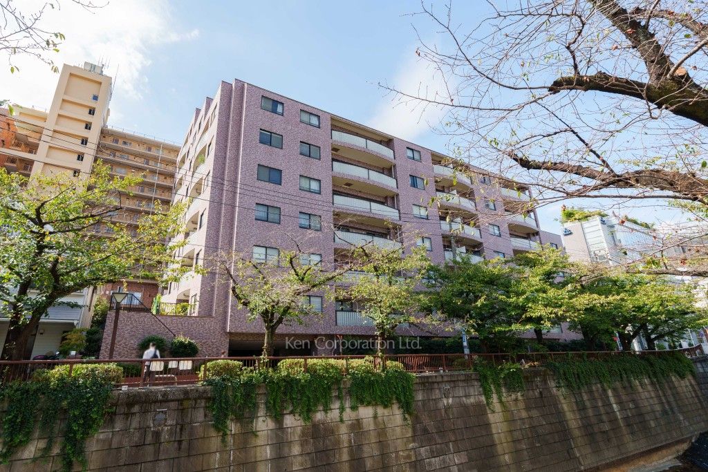 クレッセント目黒青葉台の写真 外観ひき