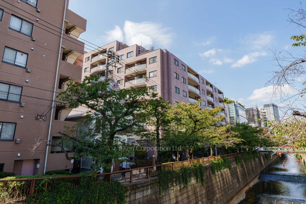 クレッセント目黒青葉台の写真 外観ひき