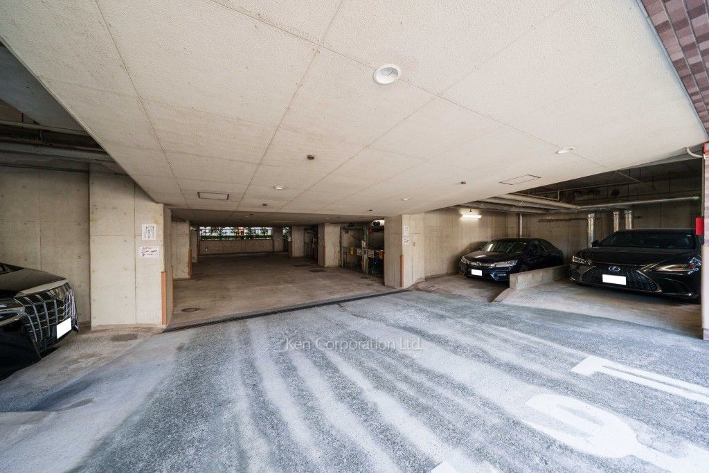 クレッセント目黒青葉台の写真 駐車場