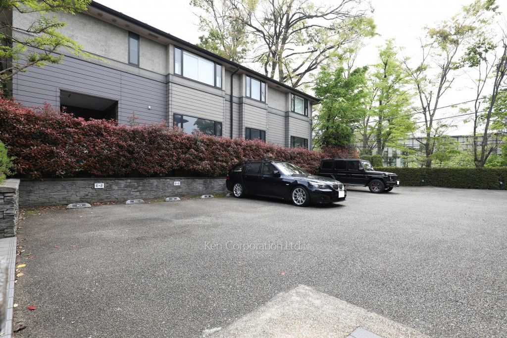 ガーデン鉢山の写真  駐車場