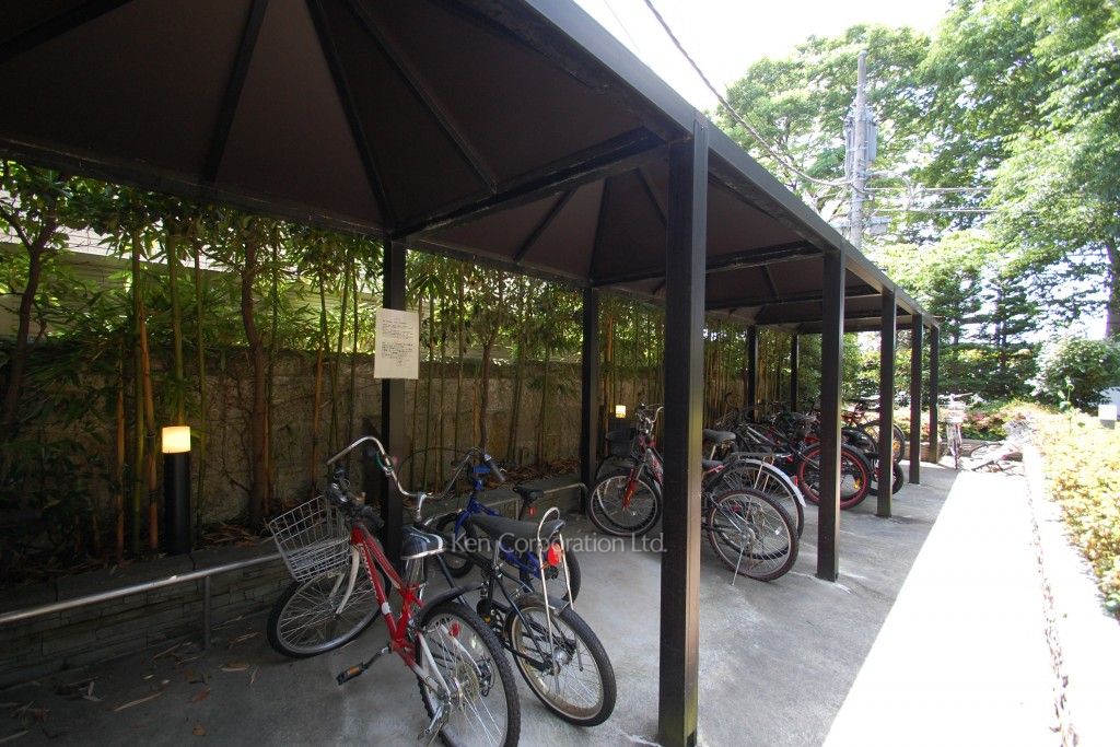 ガーデン鉢山の写真  駐輪場