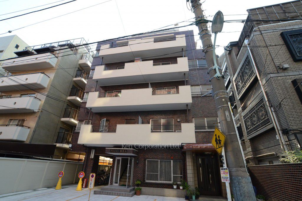 ブルジョン南青山の写真 外観ひき