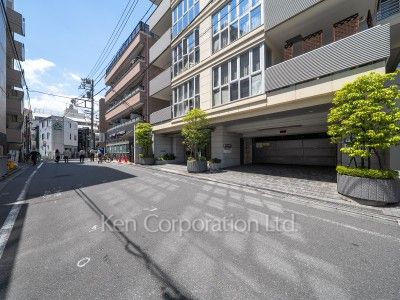 サンクタス四谷・曙橋ルーセンシティの写真 前面道路
