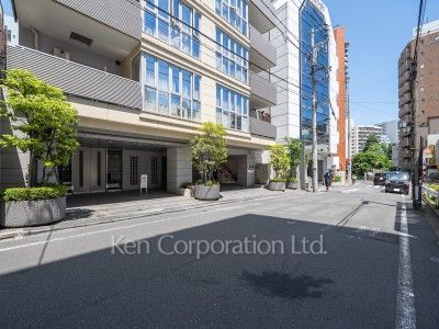 サンクタス四谷・曙橋ルーセンシティの写真 前面道路