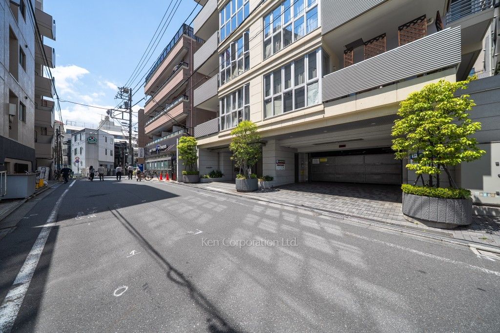 サンクタス四谷・曙橋ルーセンシティの写真 前面道路