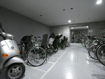 ブリリア外苑出羽坂の写真 バイク置き場