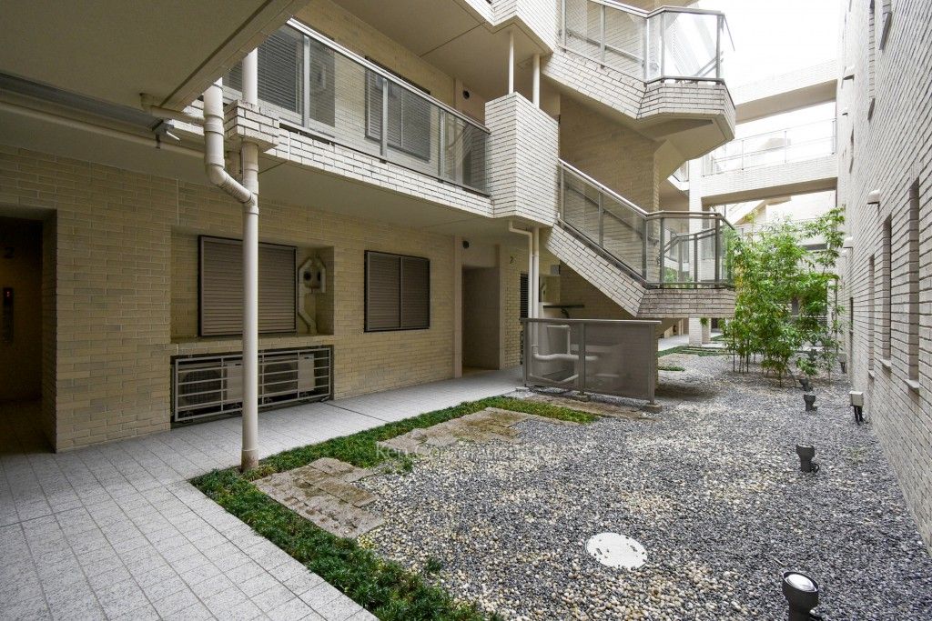 ブリリア外苑出羽坂の写真 共用廊下