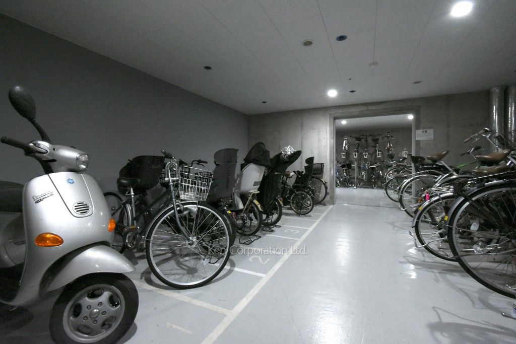 ブリリア外苑出羽坂の写真 バイク置き場